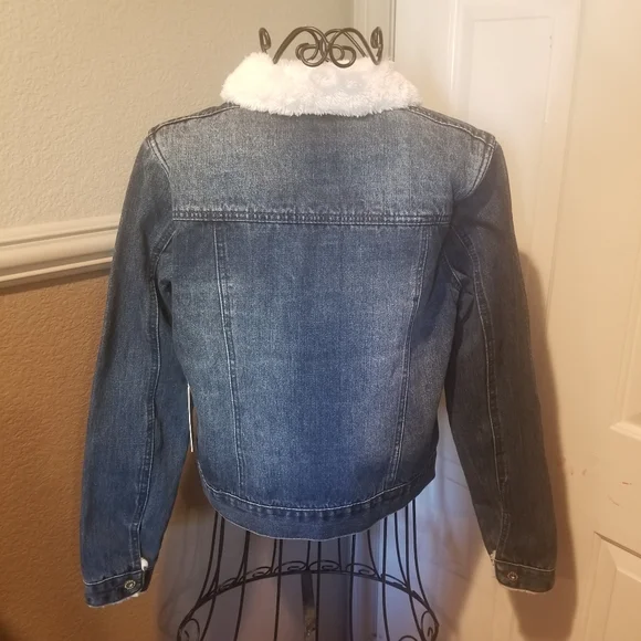 New with Tags C&C California Blue Denim Jacket White Fluffy Collar Size Medium - Picture 5 of 9